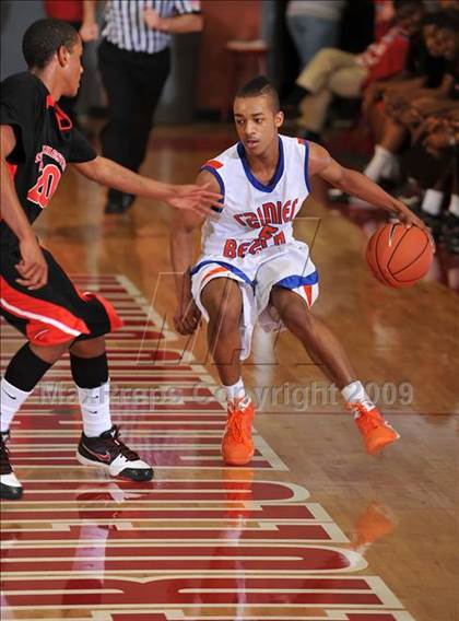 Thumbnail 1 in Rainier Beach vs. Westchester (Nike Extravaganza) photogallery.