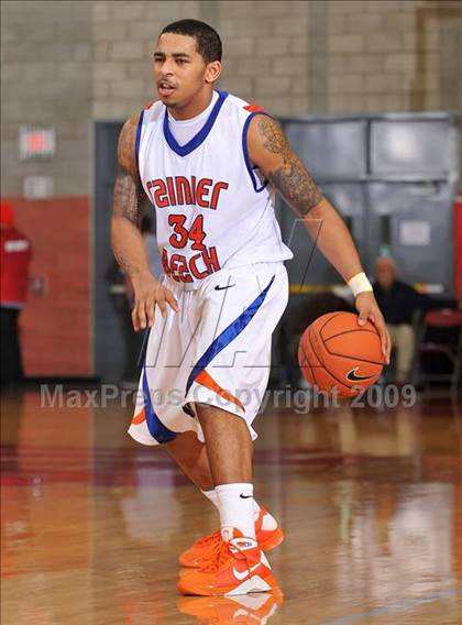 Thumbnail 1 in Rainier Beach vs. Westchester (Nike Extravaganza) photogallery.