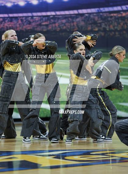 Thumbnail 1 in Arapahoe (CHSAA 5A State Spirit Championships) photogallery.