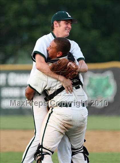Thumbnail 2 in Lindenhurst vs. Guilderland (NYSPHSAA Class AA Final) photogallery.