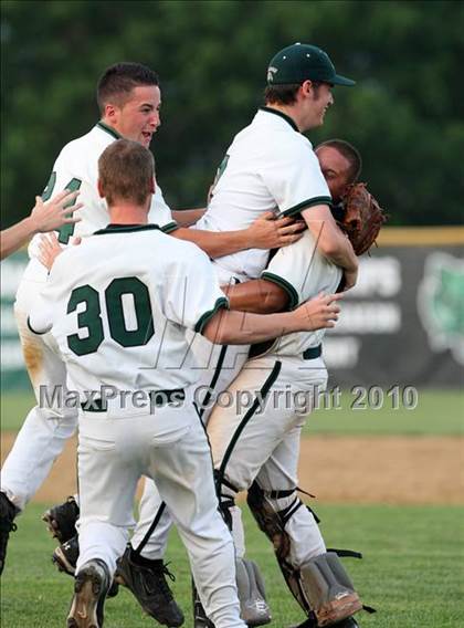 Thumbnail 2 in Lindenhurst vs. Guilderland (NYSPHSAA Class AA Final) photogallery.