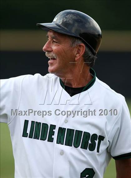 Thumbnail 3 in Lindenhurst vs. Guilderland (NYSPHSAA Class AA Final) photogallery.