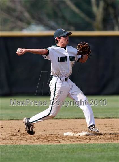 Thumbnail 3 in Lindenhurst vs. Guilderland (NYSPHSAA Class AA Final) photogallery.
