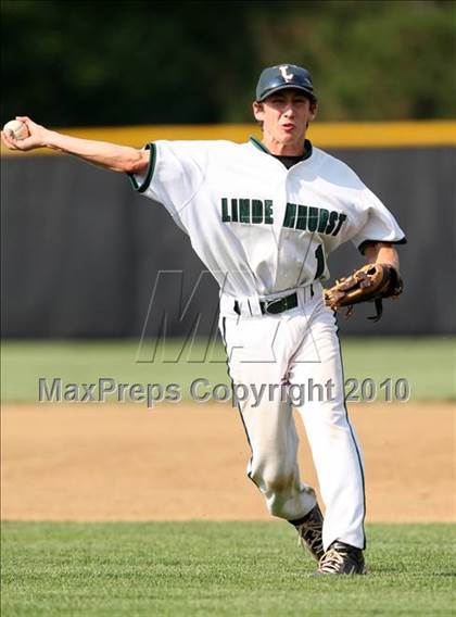 Thumbnail 3 in Lindenhurst vs. Guilderland (NYSPHSAA Class AA Final) photogallery.