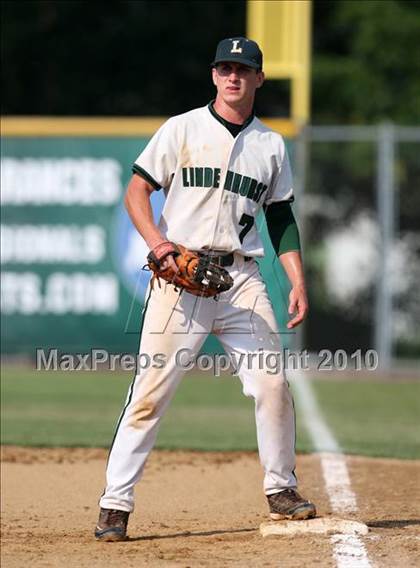 Thumbnail 1 in Lindenhurst vs. Guilderland (NYSPHSAA Class AA Final) photogallery.