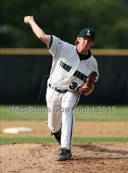 Thumbnail 2 in Lindenhurst vs. Guilderland (NYSPHSAA Class AA Final) photogallery.