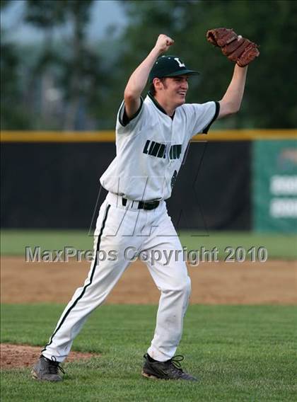 Thumbnail 3 in Lindenhurst vs. Guilderland (NYSPHSAA Class AA Final) photogallery.