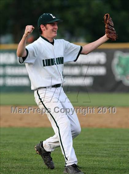 Thumbnail 2 in Lindenhurst vs. Guilderland (NYSPHSAA Class AA Final) photogallery.
