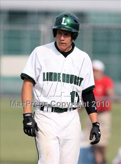 Thumbnail 2 in Lindenhurst vs. Guilderland (NYSPHSAA Class AA Final) photogallery.