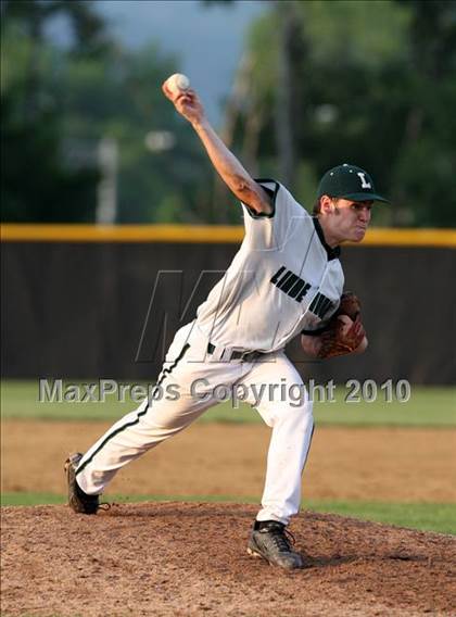 Thumbnail 2 in Lindenhurst vs. Guilderland (NYSPHSAA Class AA Final) photogallery.