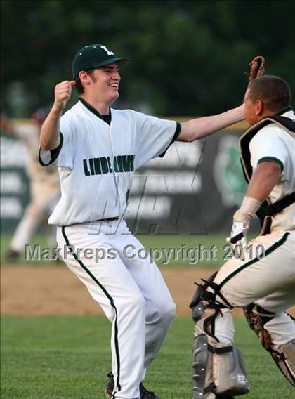 Thumbnail 3 in Lindenhurst vs. Guilderland (NYSPHSAA Class AA Final) photogallery.