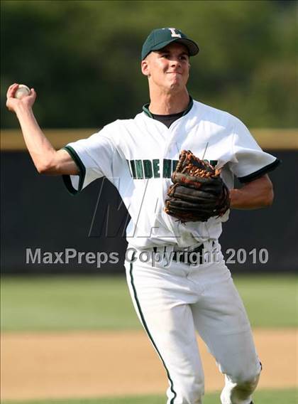 Thumbnail 1 in Lindenhurst vs. Guilderland (NYSPHSAA Class AA Final) photogallery.