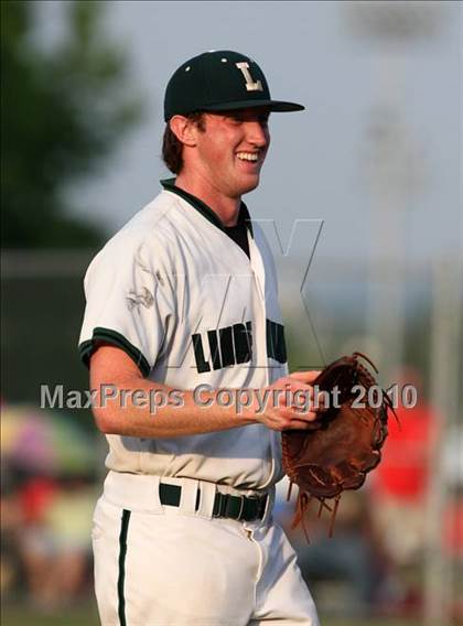 Thumbnail 2 in Lindenhurst vs. Guilderland (NYSPHSAA Class AA Final) photogallery.