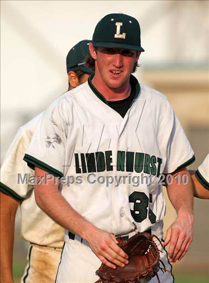 Thumbnail 3 in Lindenhurst vs. Guilderland (NYSPHSAA Class AA Final) photogallery.