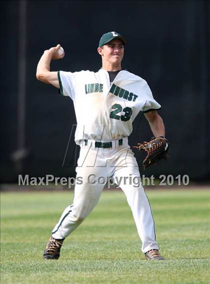 Thumbnail 3 in Lindenhurst vs. Guilderland (NYSPHSAA Class AA Final) photogallery.