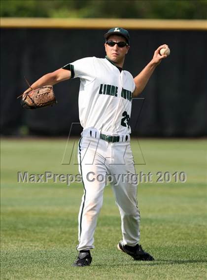 Thumbnail 1 in Lindenhurst vs. Guilderland (NYSPHSAA Class AA Final) photogallery.
