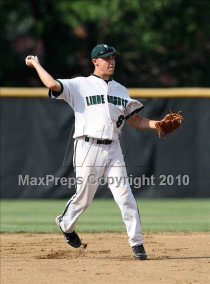 Thumbnail 3 in Lindenhurst vs. Guilderland (NYSPHSAA Class AA Final) photogallery.
