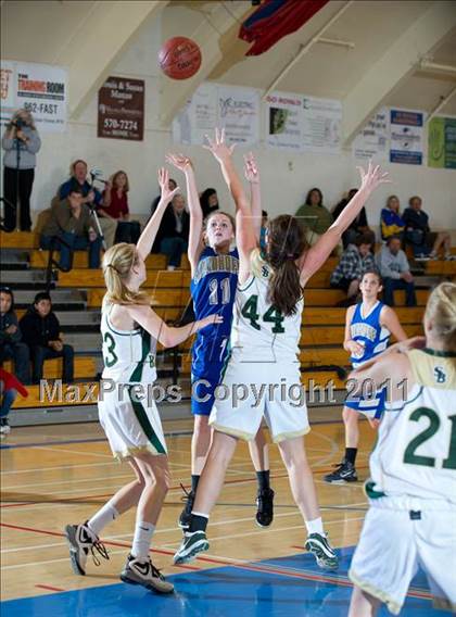 Thumbnail 3 in Santa Barbara vs. Nordhoff (Gold Coast Tournament) photogallery.