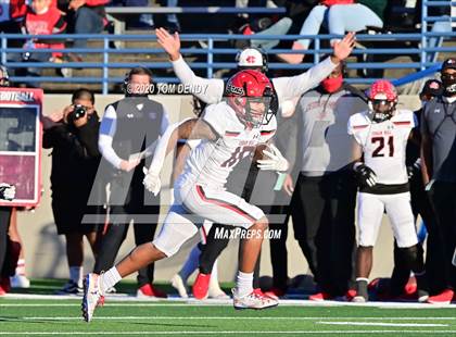 Thumbnail 2 in Cedar Hill vs. Tomball Memorial (UIL 6A Division 2 Regional Playoff) photogallery.