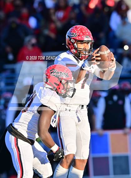 Thumbnail 3 in Cedar Hill vs. Tomball Memorial (UIL 6A Division 2 Regional Playoff) photogallery.
