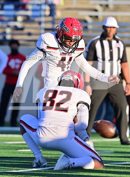 Thumbnail 3 in Cedar Hill vs. Tomball Memorial (UIL 6A Division 2 Regional Playoff) photogallery.