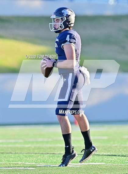 Thumbnail 2 in Cedar Hill vs. Tomball Memorial (UIL 6A Division 2 Regional Playoff) photogallery.
