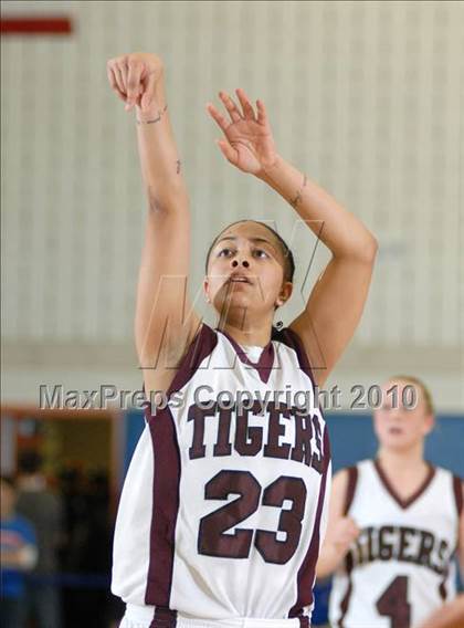 Thumbnail 2 in Kingston vs. Minisink Valley (Section 9 Class AA Final) photogallery.