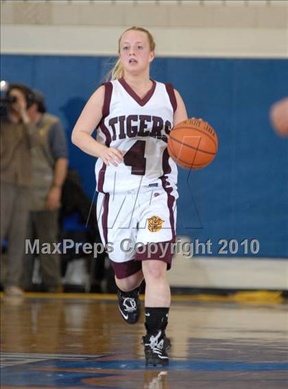 Thumbnail 3 in Kingston vs. Minisink Valley (Section 9 Class AA Final) photogallery.