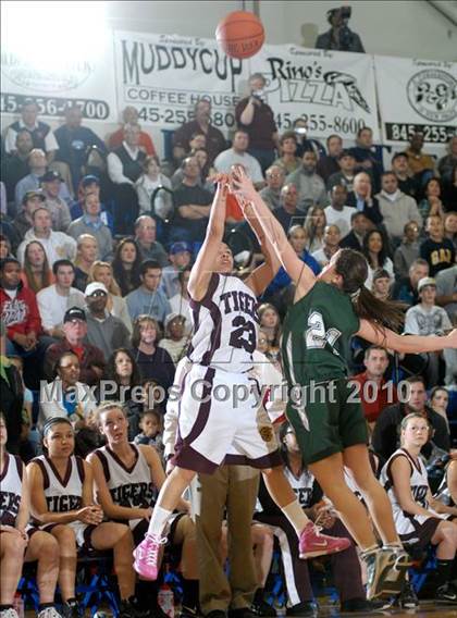 Thumbnail 1 in Kingston vs. Minisink Valley (Section 9 Class AA Final) photogallery.