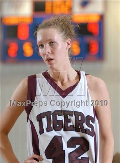 Thumbnail 1 in Kingston vs. Minisink Valley (Section 9 Class AA Final) photogallery.