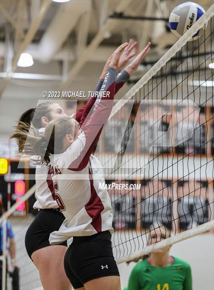 Thumbnail 1 in Lakeland vs Canyon Ridge (IHSAA 4A First Round) photogallery.
