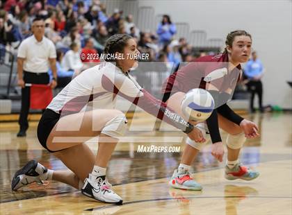 Thumbnail 3 in Lakeland vs Canyon Ridge (IHSAA 4A First Round) photogallery.