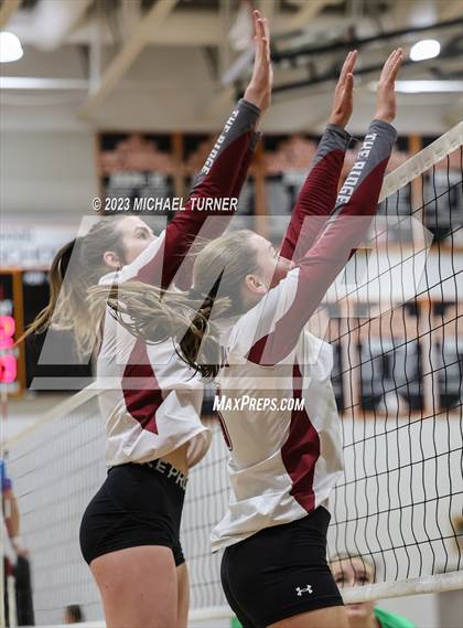Thumbnail 1 in Lakeland vs Canyon Ridge (IHSAA 4A First Round) photogallery.