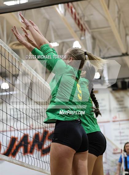 Thumbnail 2 in Lakeland vs Canyon Ridge (IHSAA 4A First Round) photogallery.
