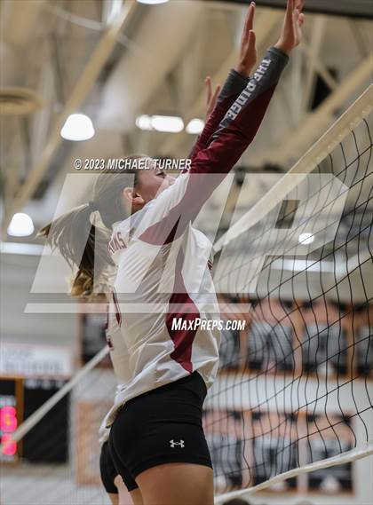 Thumbnail 2 in Lakeland vs Canyon Ridge (IHSAA 4A First Round) photogallery.