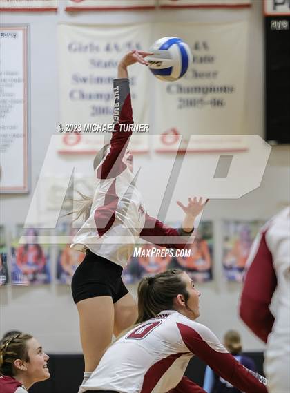 Thumbnail 2 in Lakeland vs Canyon Ridge (IHSAA 4A First Round) photogallery.