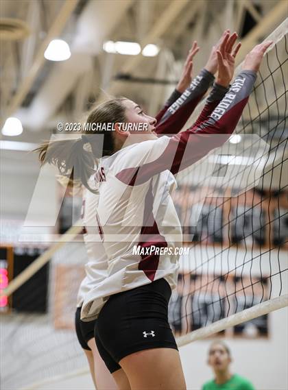 Thumbnail 3 in Lakeland vs Canyon Ridge (IHSAA 4A First Round) photogallery.