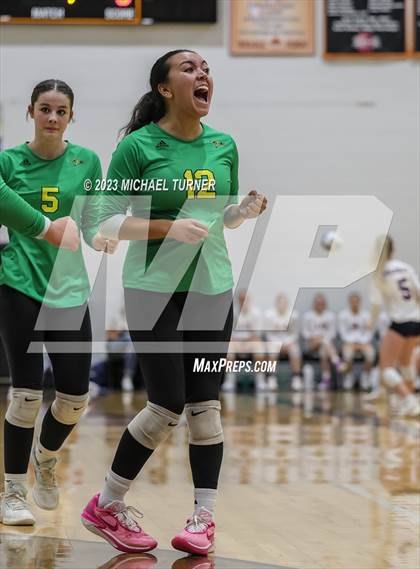 Thumbnail 2 in Lakeland vs Canyon Ridge (IHSAA 4A First Round)  photogallery.