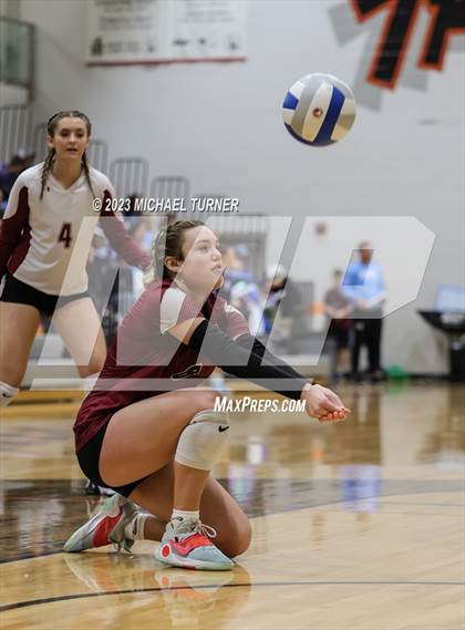 Thumbnail 3 in Lakeland vs Canyon Ridge (IHSAA 4A First Round) photogallery.