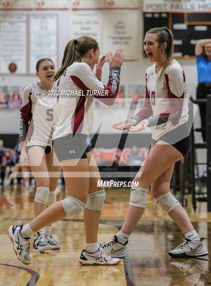 Thumbnail 3 in Lakeland vs Canyon Ridge (IHSAA 4A First Round)  photogallery.