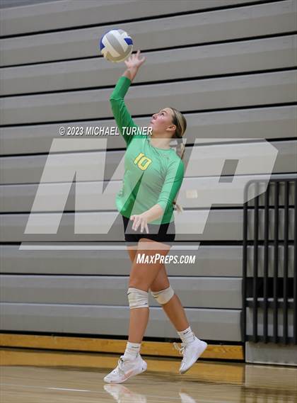 Thumbnail 3 in Lakeland vs Canyon Ridge (IHSAA 4A First Round) photogallery.