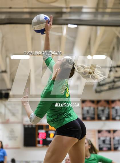 Thumbnail 2 in Lakeland vs Canyon Ridge (IHSAA 4A First Round) photogallery.