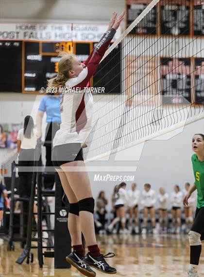 Thumbnail 1 in Lakeland vs Canyon Ridge (IHSAA 4A First Round) photogallery.