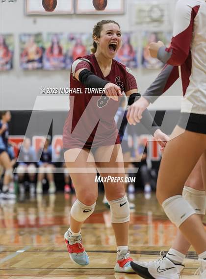 Thumbnail 3 in Lakeland vs Canyon Ridge (IHSAA 4A First Round) photogallery.