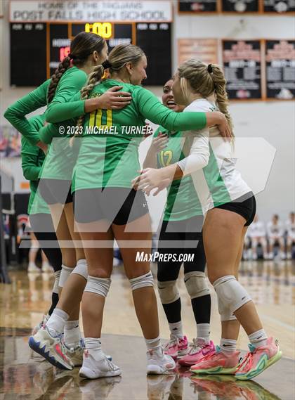 Thumbnail 2 in Lakeland vs Canyon Ridge (IHSAA 4A First Round) photogallery.