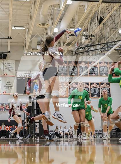 Thumbnail 3 in Lakeland vs Canyon Ridge (IHSAA 4A First Round) photogallery.