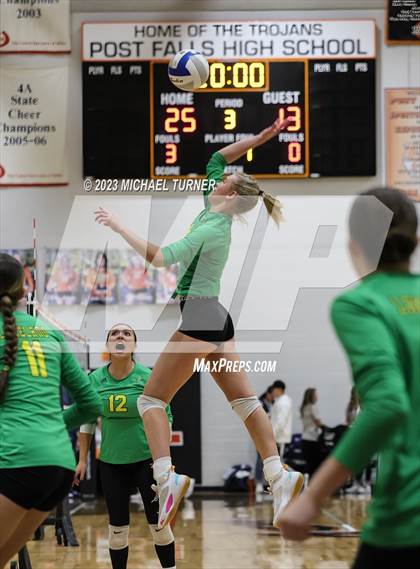 Thumbnail 1 in Lakeland vs Canyon Ridge (IHSAA 4A First Round) photogallery.