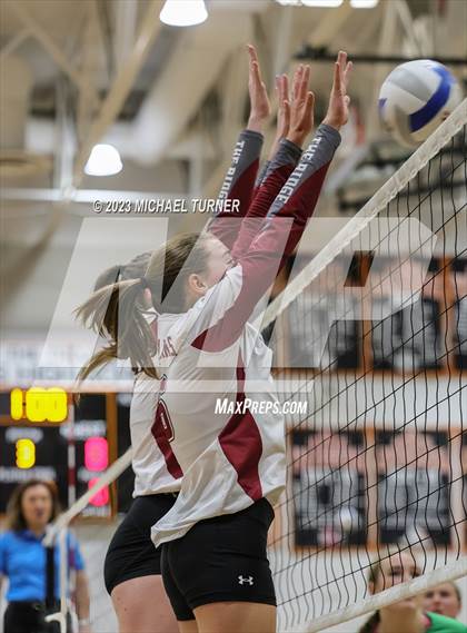 Thumbnail 3 in Lakeland vs Canyon Ridge (IHSAA 4A First Round) photogallery.