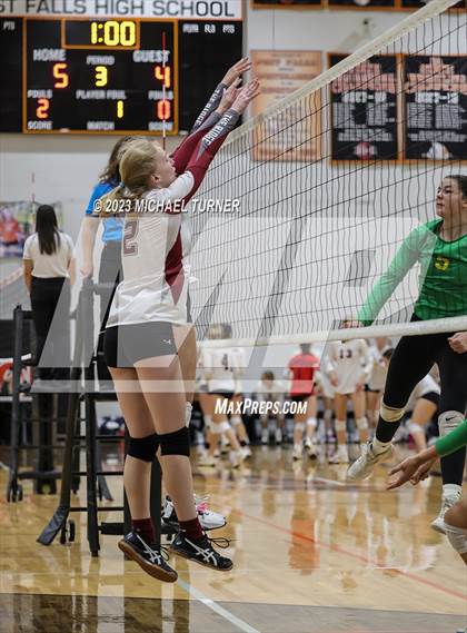Thumbnail 3 in Lakeland vs Canyon Ridge (IHSAA 4A First Round) photogallery.