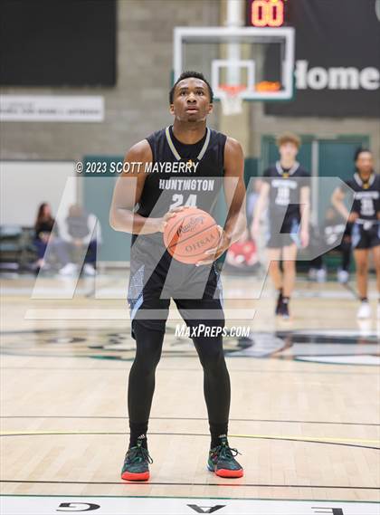 Thumbnail 1 in Huntington Prep vs Garfield Heights photogallery.
